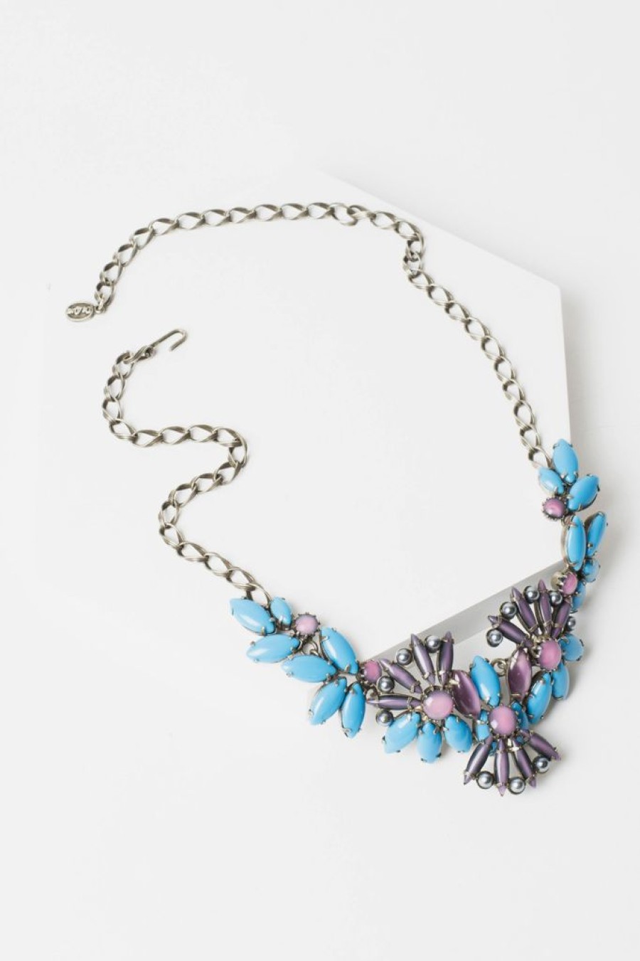 New De Luxe Pinwheel Necklace