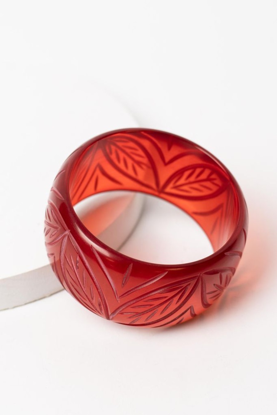 Hot Tiki Leaf Carved Faux Bakelite Bangle