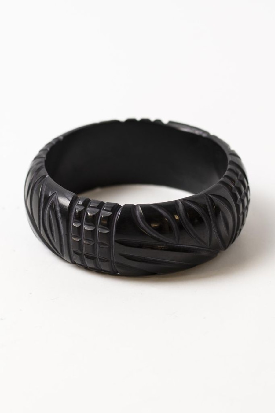 Online Tiki Carved Faux Bakelite Bangle